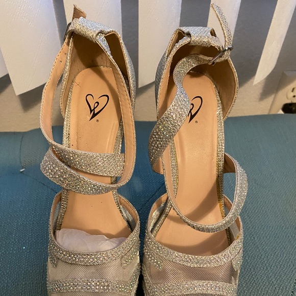 Stiletto silver/see through heels - Picture 2 of 5